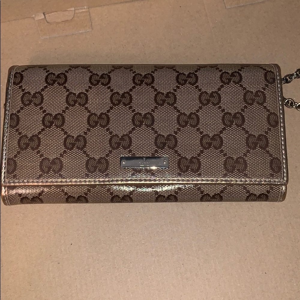 Gucci wallet on a chain